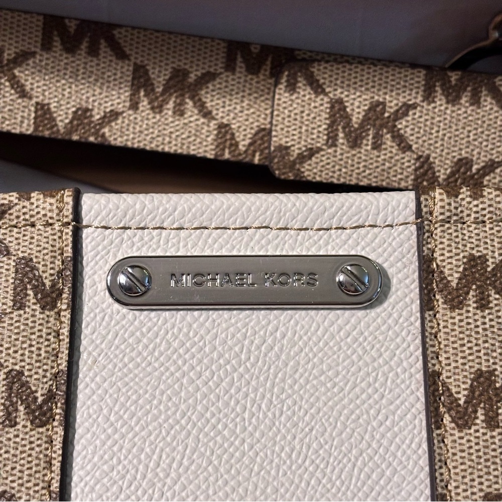 Michael Kors Signature Logo Belt Bag in Optic White and Tan Brown Adjustable New - Picture 2 of 5